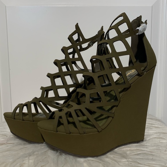 Breckelles Shoes - Breckelle’s Olive Green Platforms